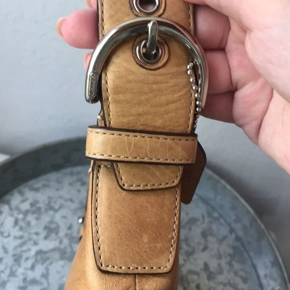 Vintage Coach Soho Tan Grommet Y2K Shoulder Bag - Picture 5 of 11